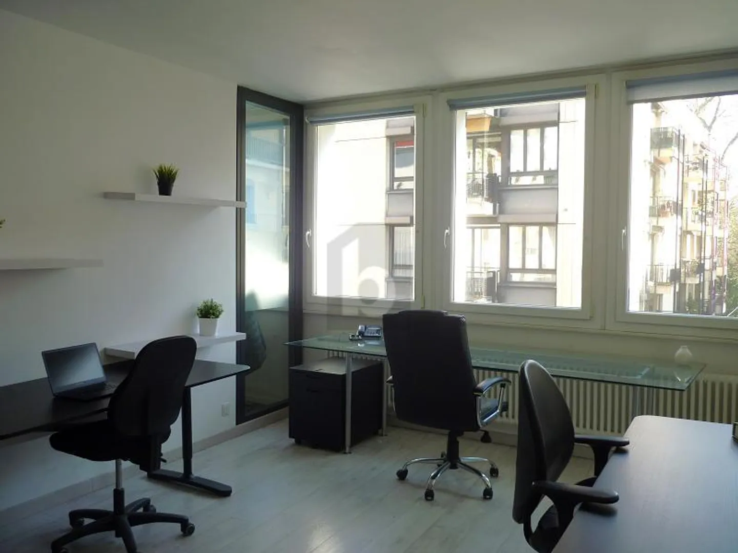 Bureau lumineux aux Eaux-Vives - Photo 2 sur 6