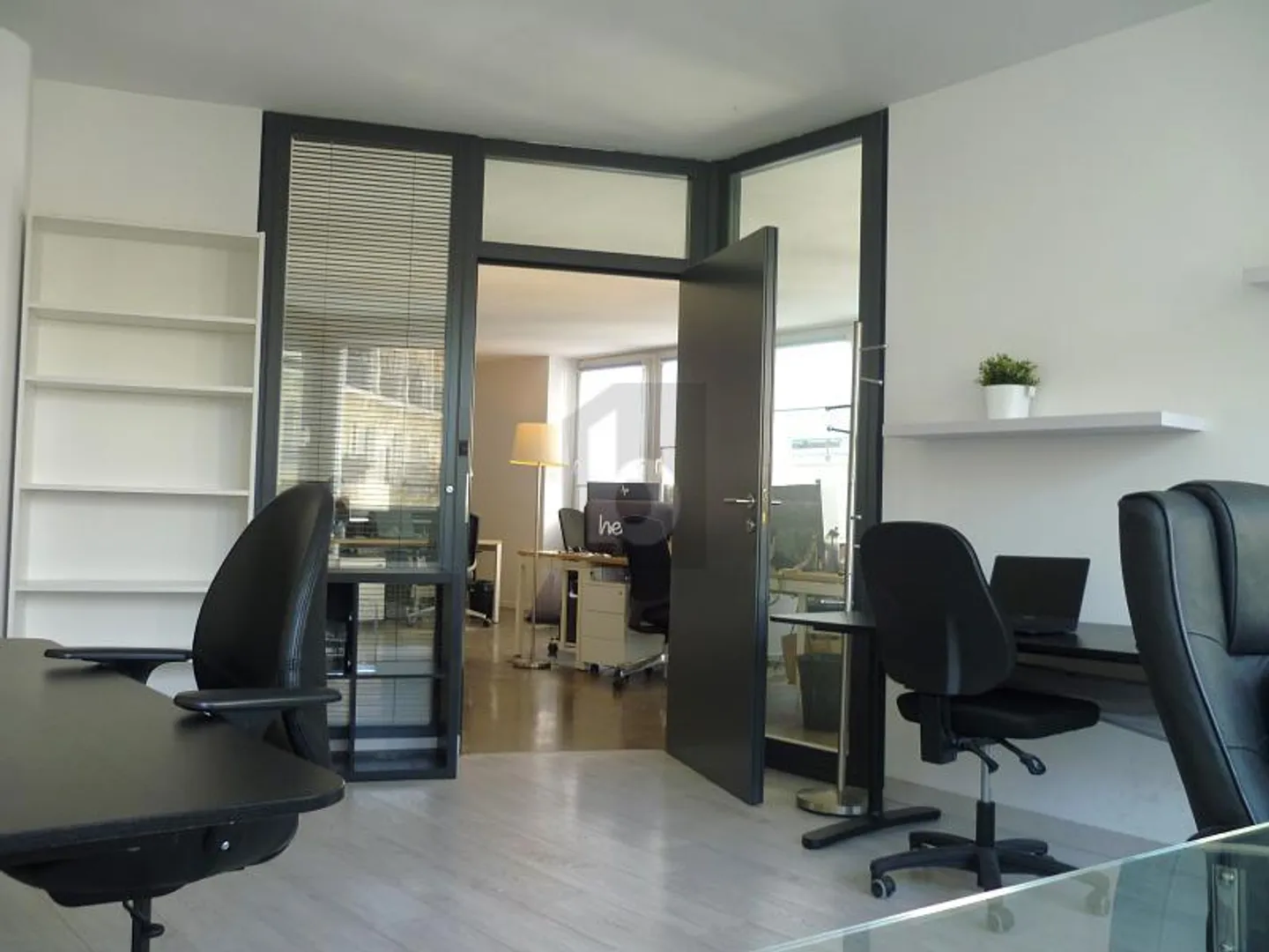 Bureau lumineux aux Eaux-Vives - Photo 3 sur 6