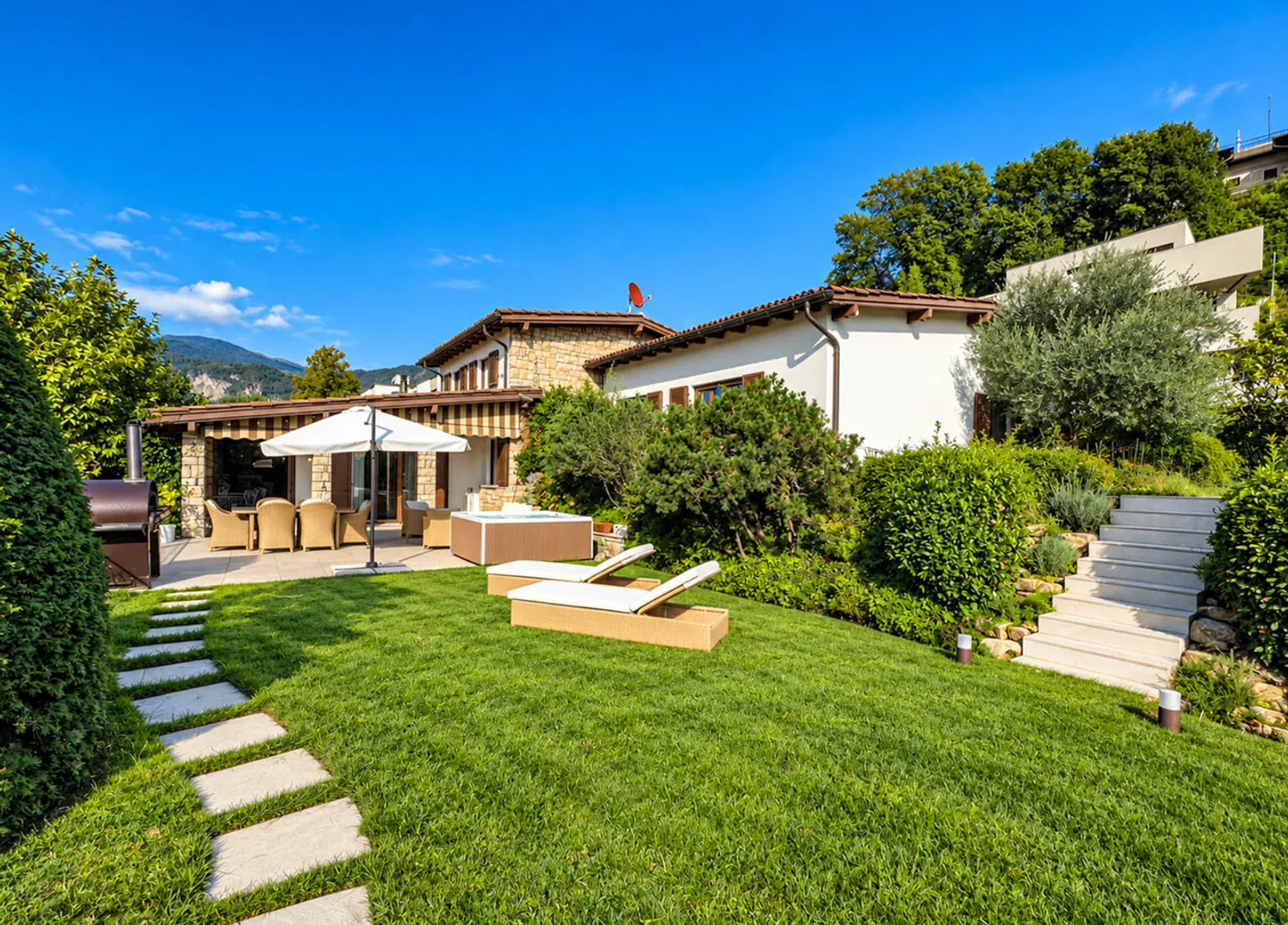 Villa with large garden in Mendrisio - Photo 25 of 28