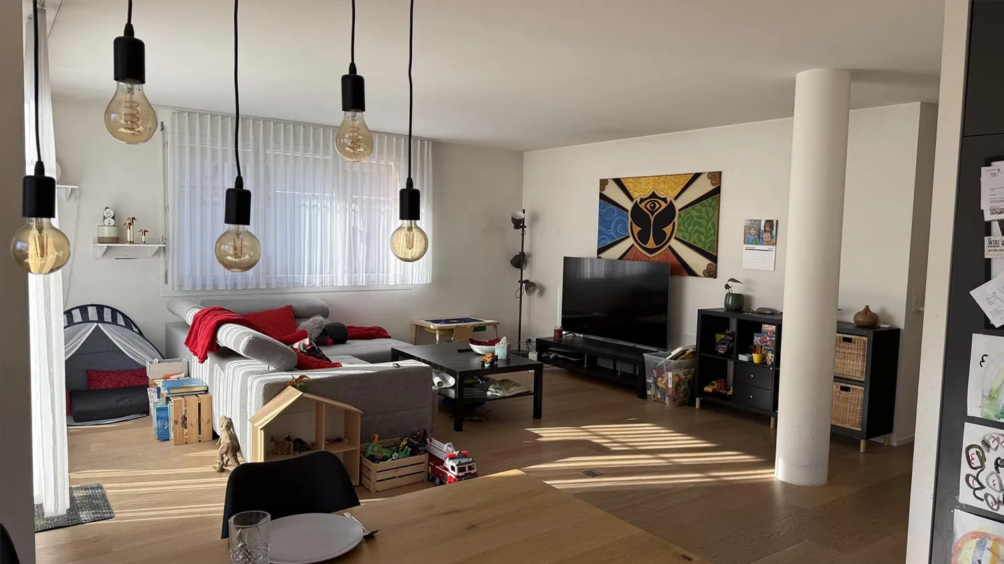 Very large, stylish 3 ½ room apartment (111 m2) with large terrace - Photo 2 of 13