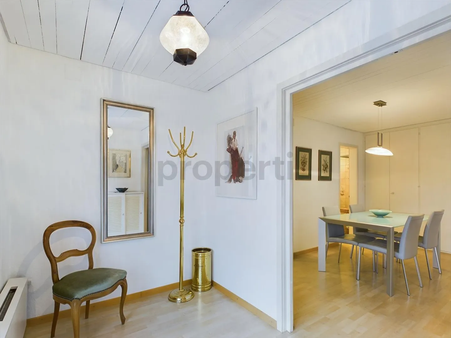 Stilvolle möblierte Wohnung mit wöchentlicher Reinigung an Toplage in Birmensdorf / charming, fully furnished apartment with weekly cleaning and breathtaking view - Foto 7 von 10