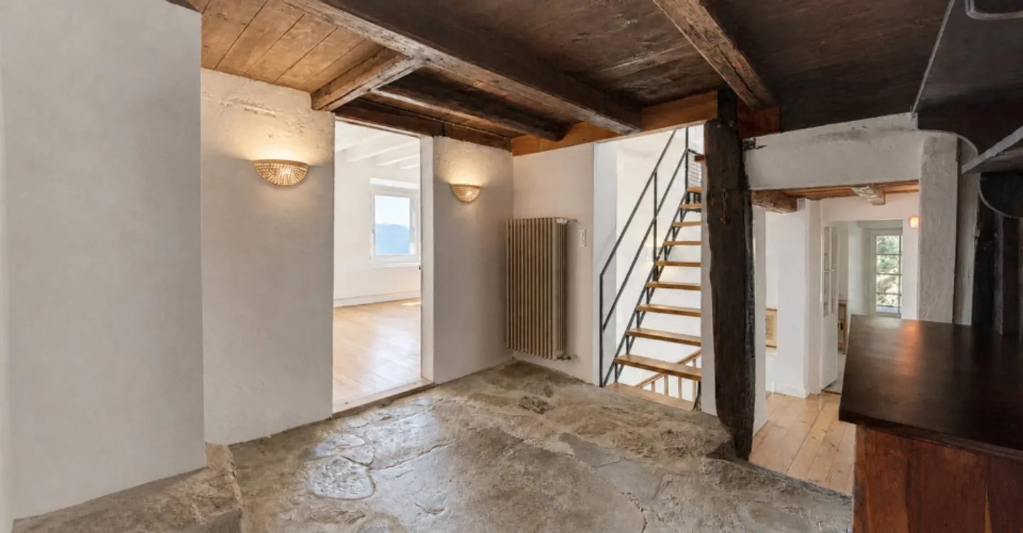 Charming Renovated Farmhouse - Photo 4 of 8