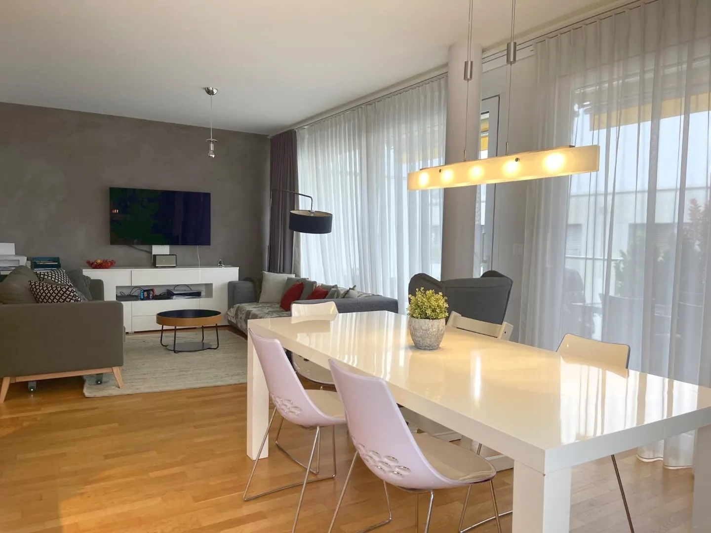 Appartement moderne 5 pièces - Photo 2 sur 3