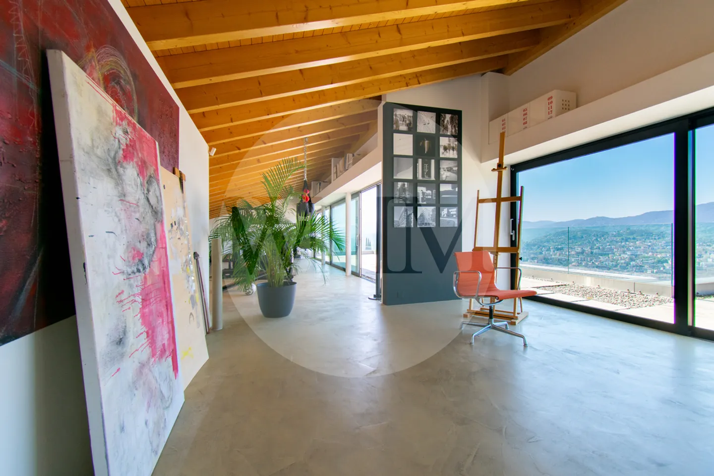 LUXURY VILLA WITH IMPRESSIVE LAKE VIEW AND INFINITY POOL - Photo 15 of 18