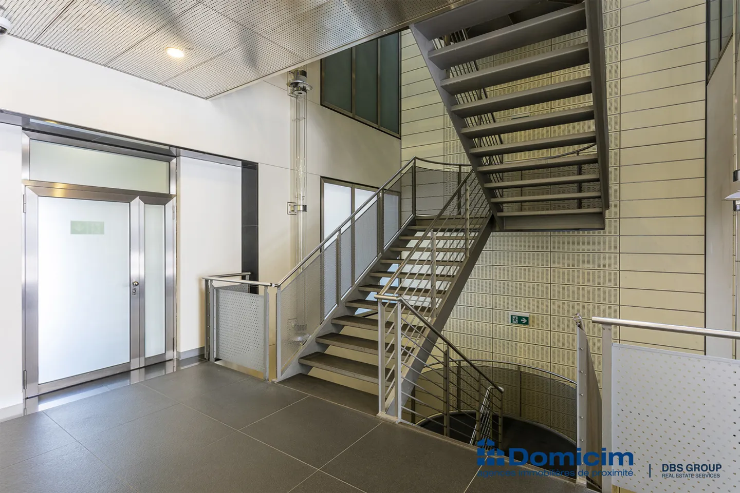 Jura 37, surfaces administratives - Photo 7 sur 10