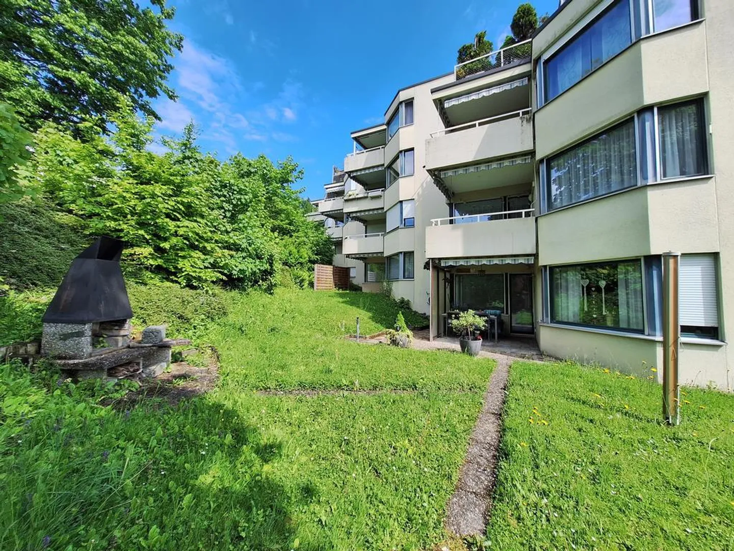 Appartamento luminoso di 5,5 stanze al piano terra con patio nel verde - Foto 11 di 11