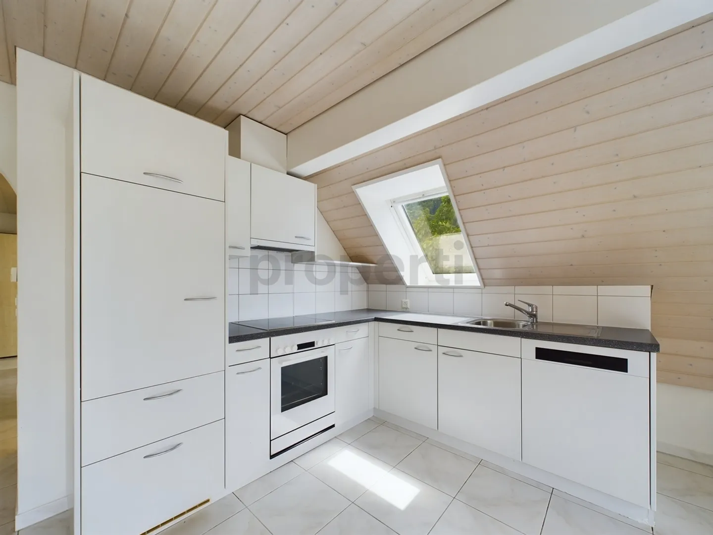 Modern 2.5-room attic apartment with balcony, Grindel - Photo 5 of 10