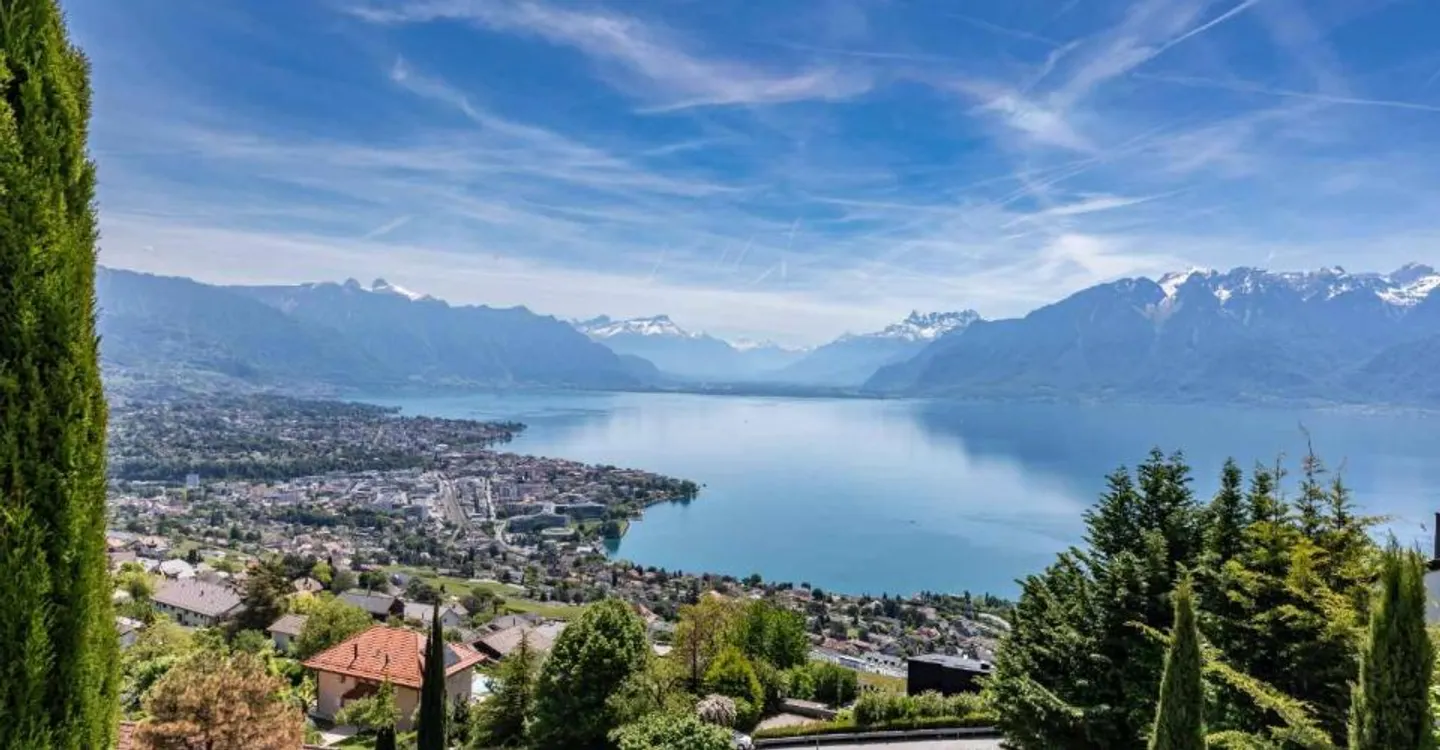 Villa contemporaine au calme avec une vue époustouflante - Photo 1 of 9