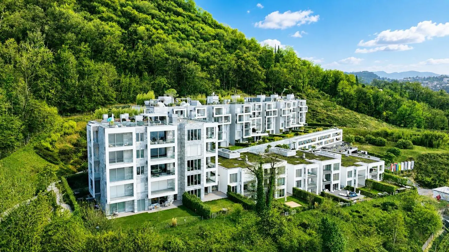Appartement Moderne avec Jardin : Design, Technologie et Vue sur le Lac - Photo 2 sur 19