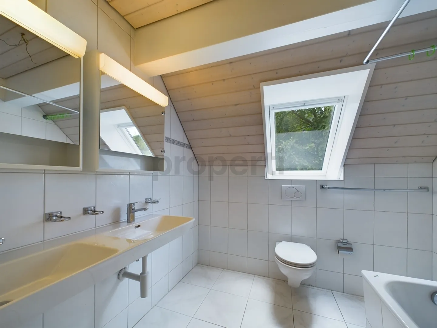 Modern 2.5-room attic apartment with balcony, Grindel - Photo 8 of 10
