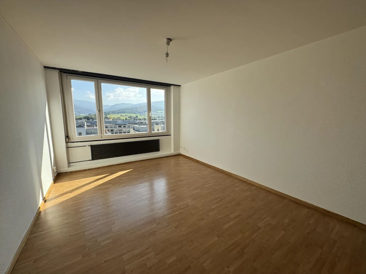 1.5 Room Apartment on the 6th Floor - Photo 2 of 4