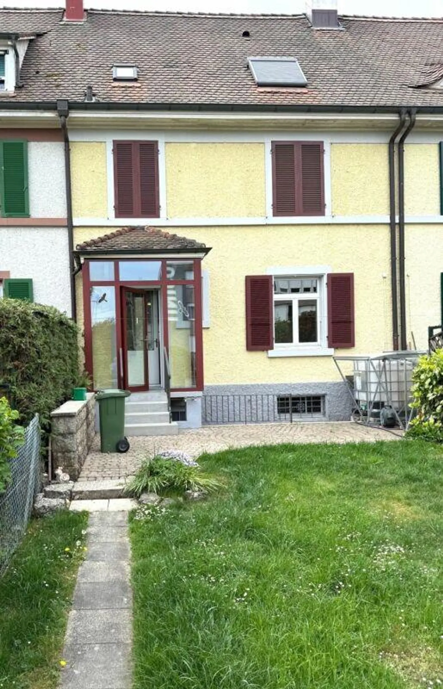 Charmantes Reihenhaus mit Garten - Foto 1 von 18