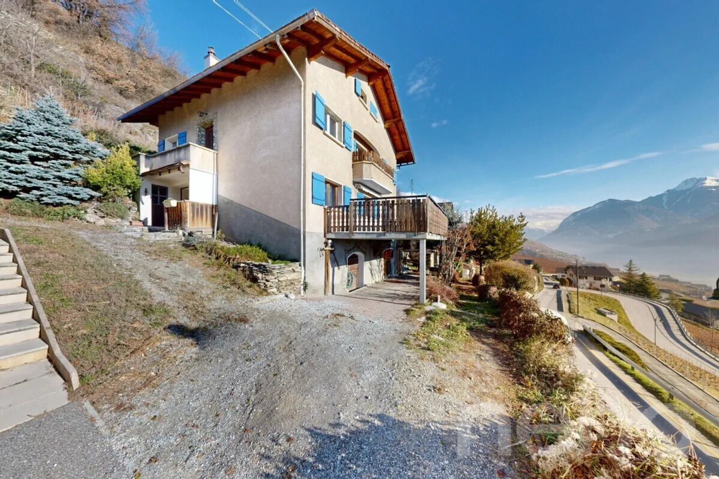 Maison de charme avec fort potentiel et vue imprenable - Photo 2 sur 12