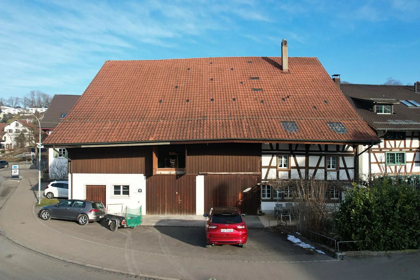 Historical residential building with 4 apartments and barn with development potential - Photo 1 of 21