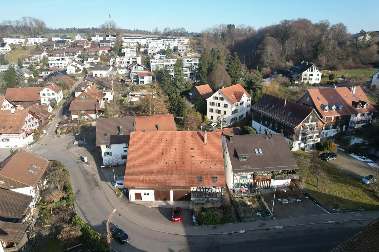 Historical residential building with 4 apartments and barn with development potential - Photo 2 of 21