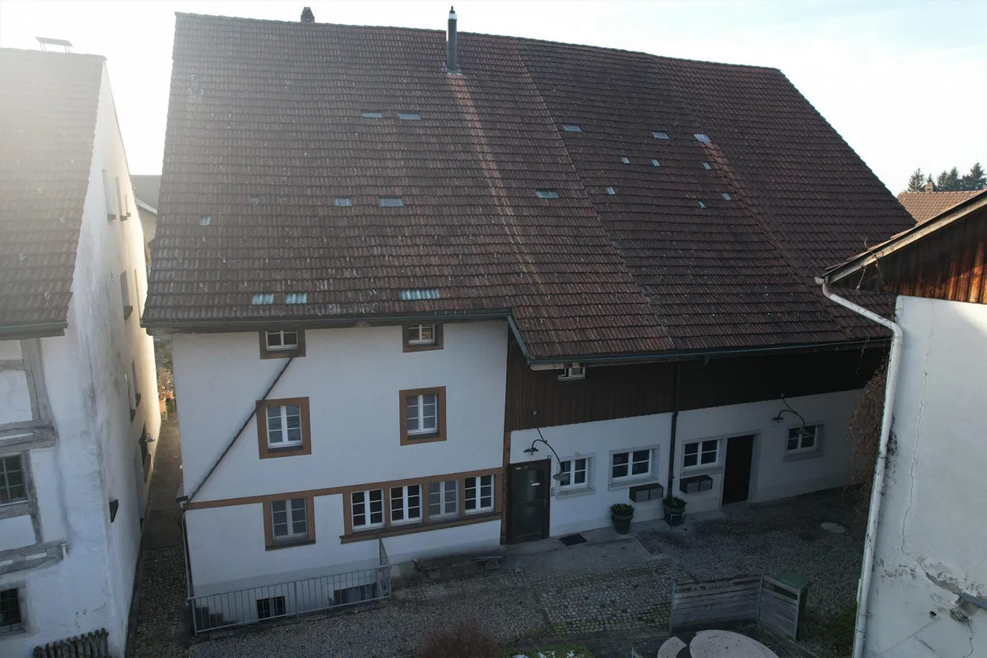 Historical residential building with 4 apartments and barn with development potential - Photo 6 of 21