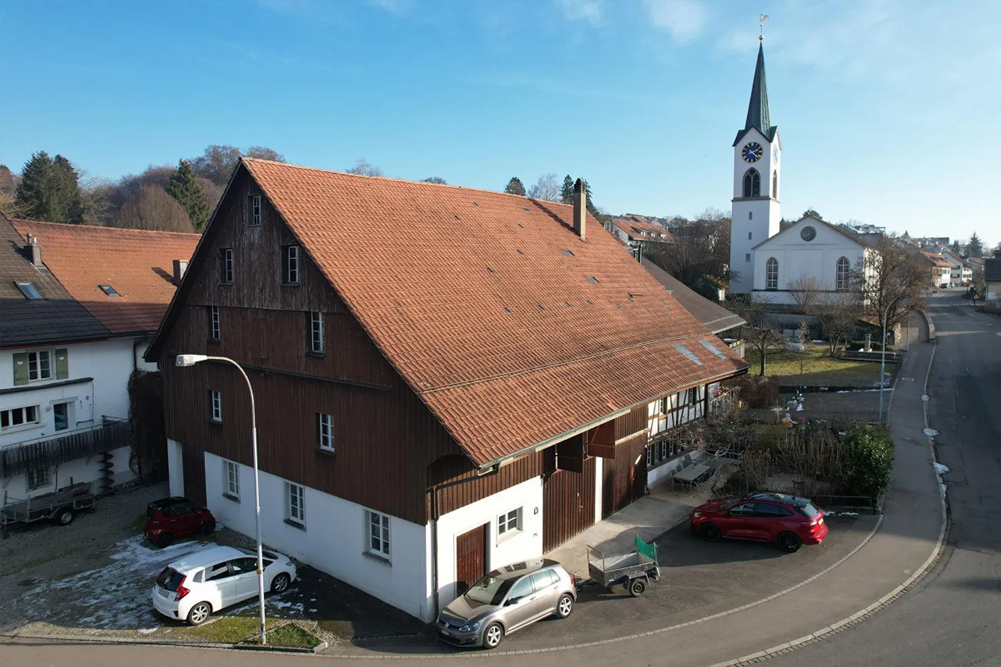 Historical residential building with 4 apartments and barn with development potential - Photo 7 of 21