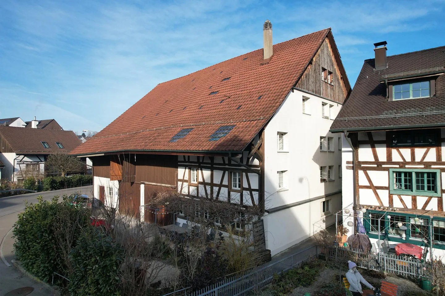 Historical residential building with 4 apartments and barn with development potential - Photo 9 of 21