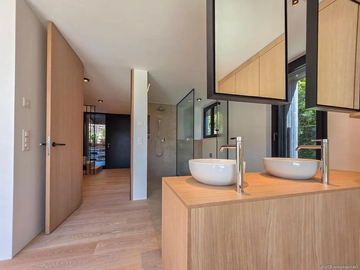Completely renovated, spacious and modern with sensational views - Photo 5 of 16