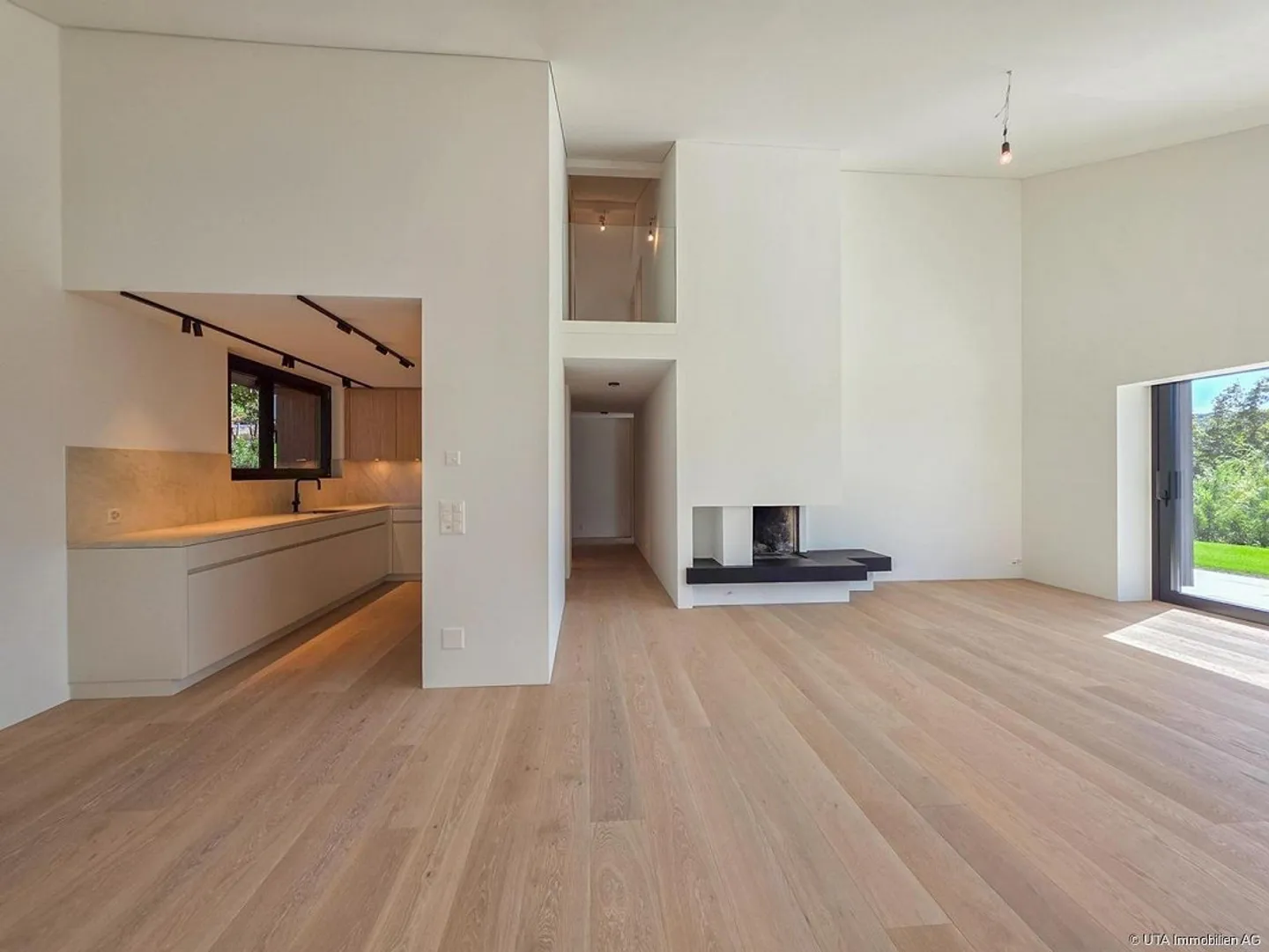 Completely renovated, spacious and modern with sensational views - Photo 7 of 16