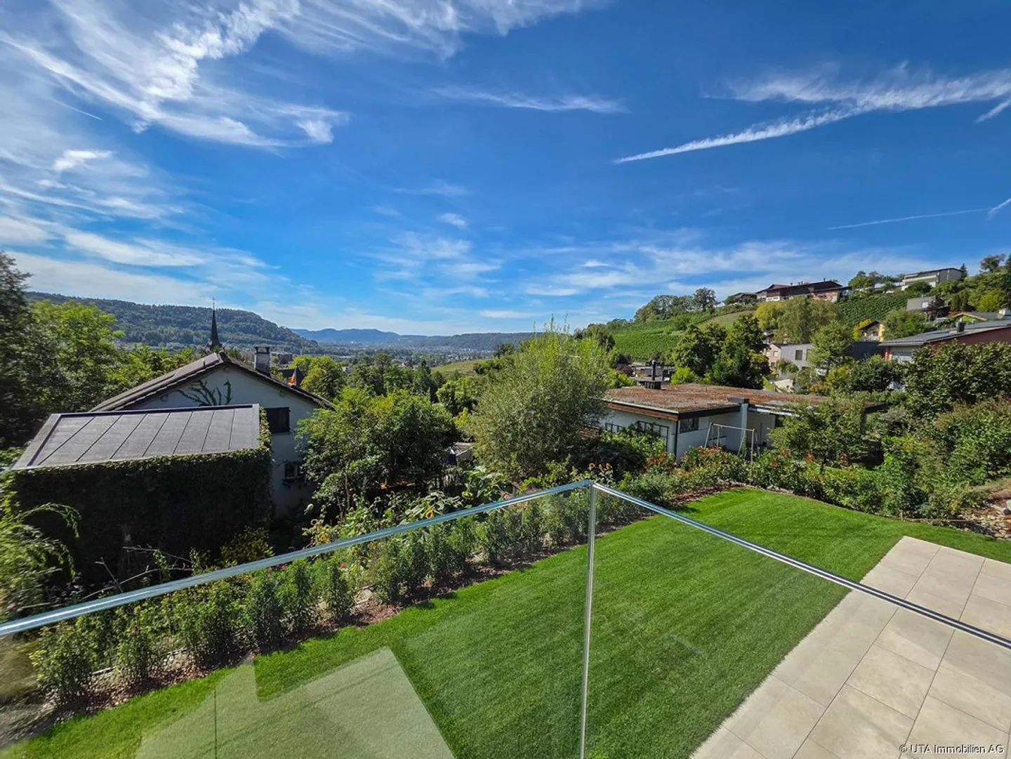 Completely renovated, spacious and modern with sensational views - Photo 12 of 16