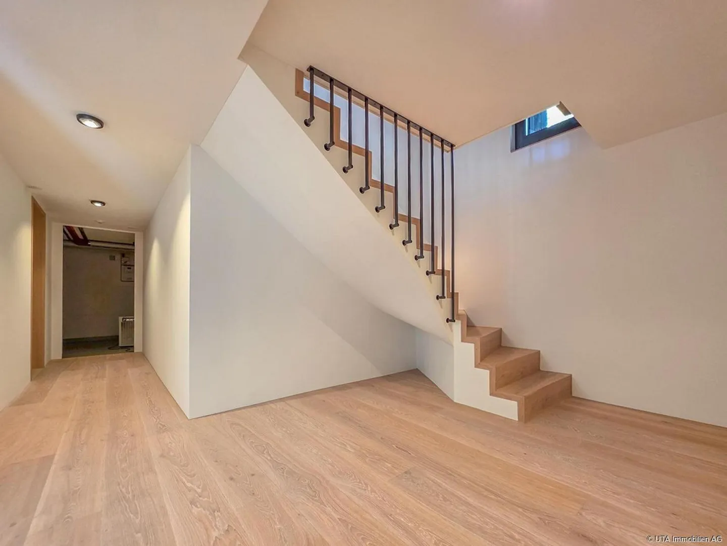 Completely renovated, spacious and modern with sensational views - Photo 13 of 16