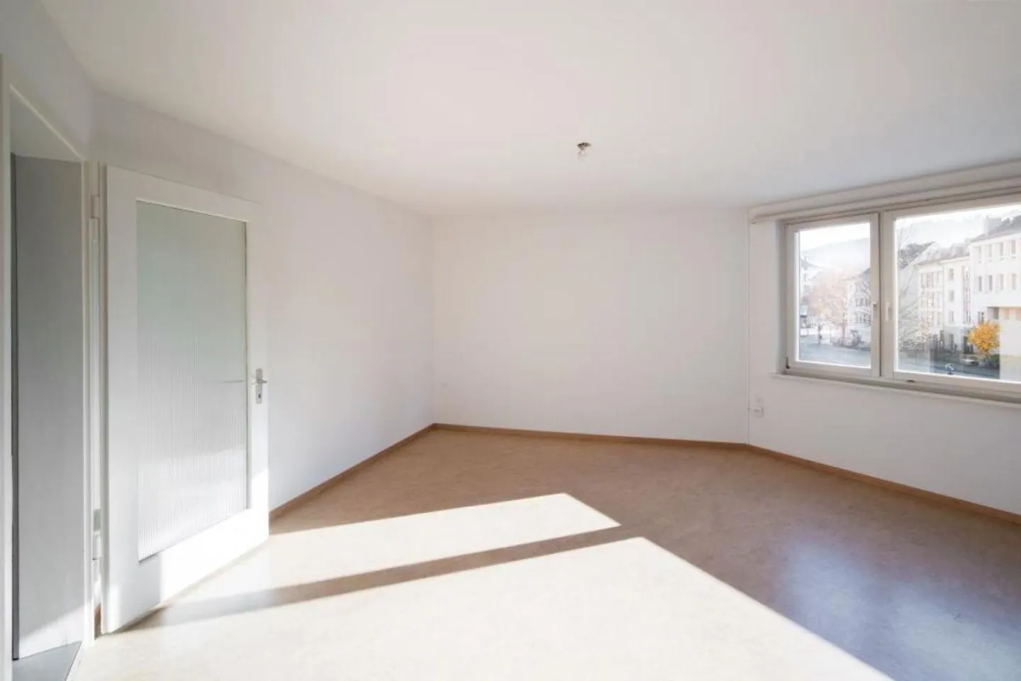 Central 2-room apartment - Photo 3 of 8