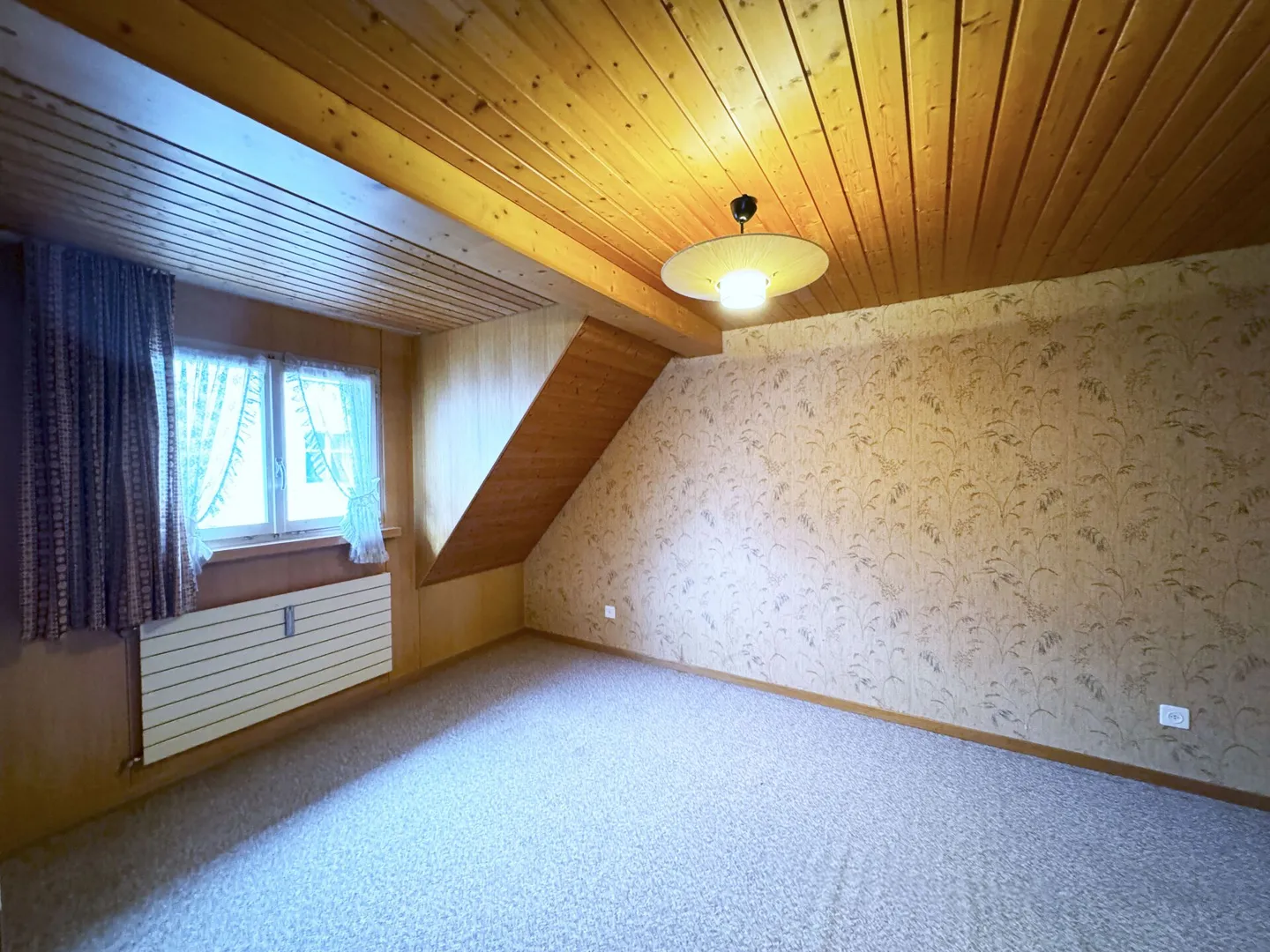 Piccolo appartamento mansardato di 2,0 locali nel centro storico, praticamente in riva al lago (250m) - Foto 10 di 12