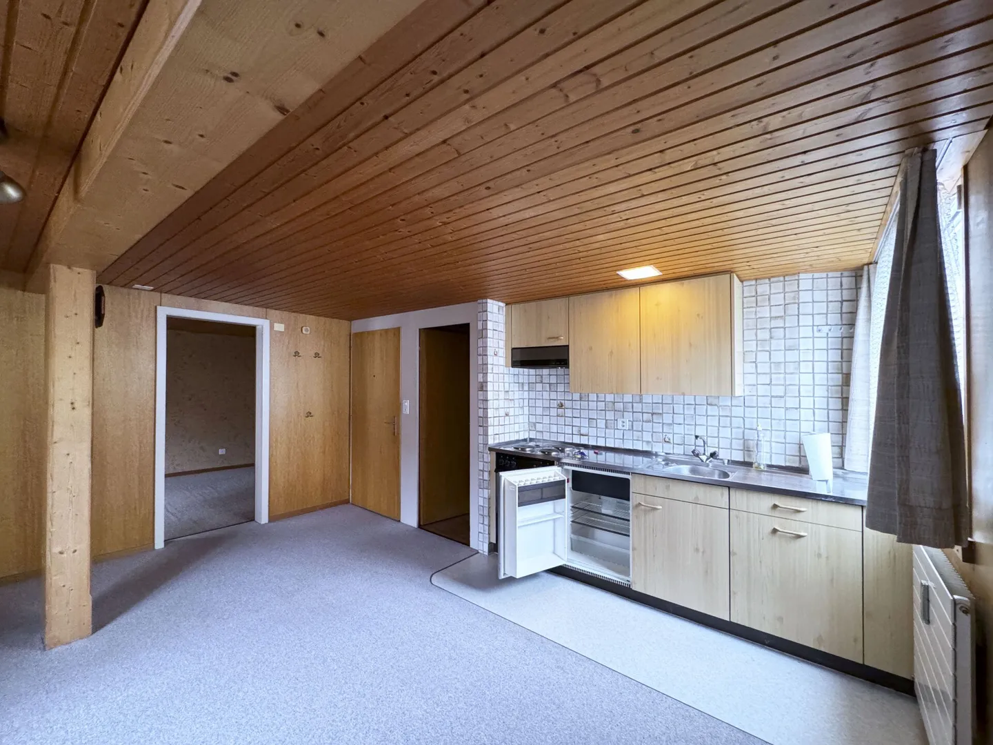 Piccolo appartamento mansardato di 2,0 locali nel centro storico, praticamente in riva al lago (250m) - Foto 5 di 12