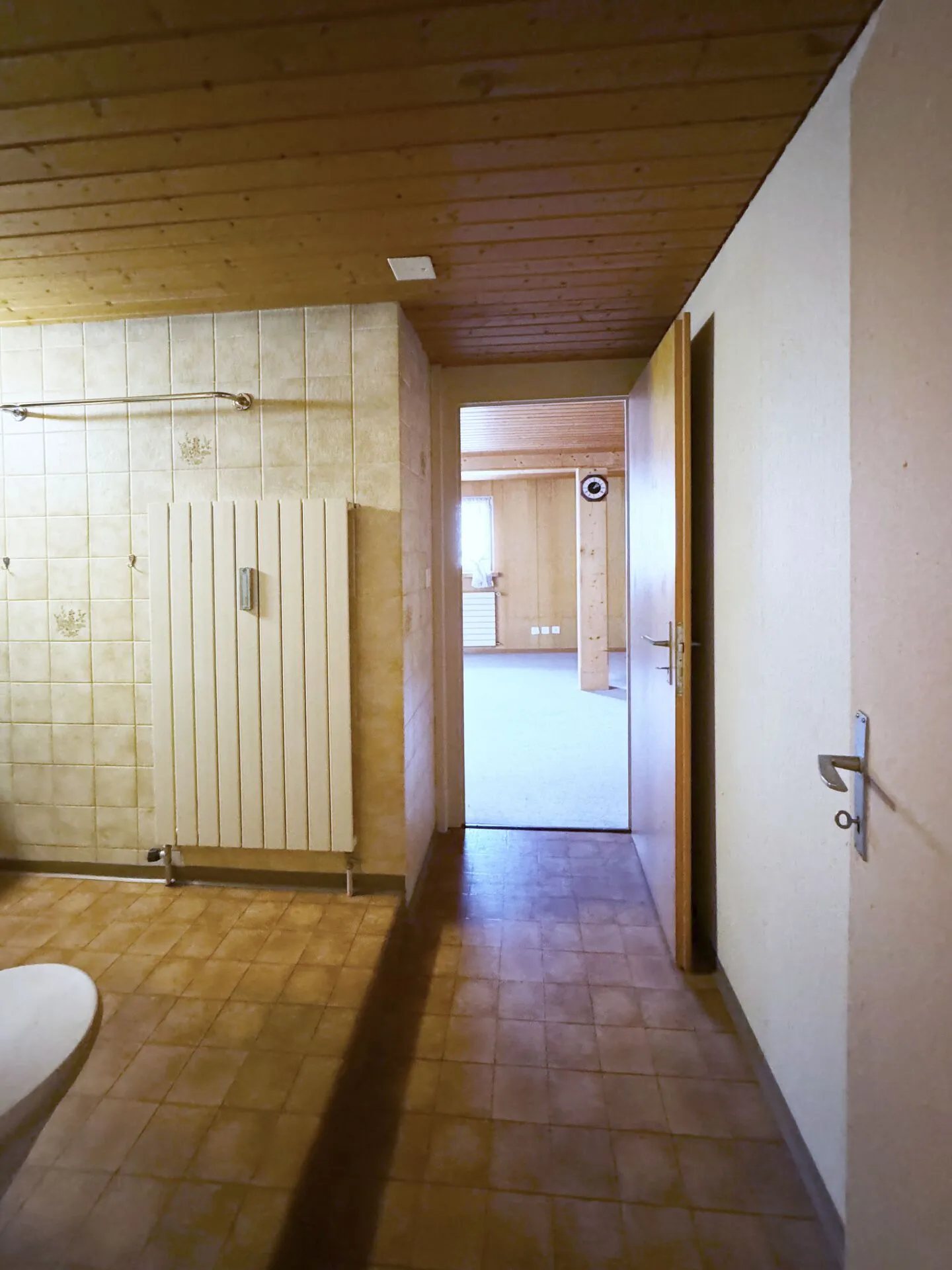 Piccolo appartamento mansardato di 2,0 locali nel centro storico, praticamente in riva al lago (250m) - Foto 7 di 12