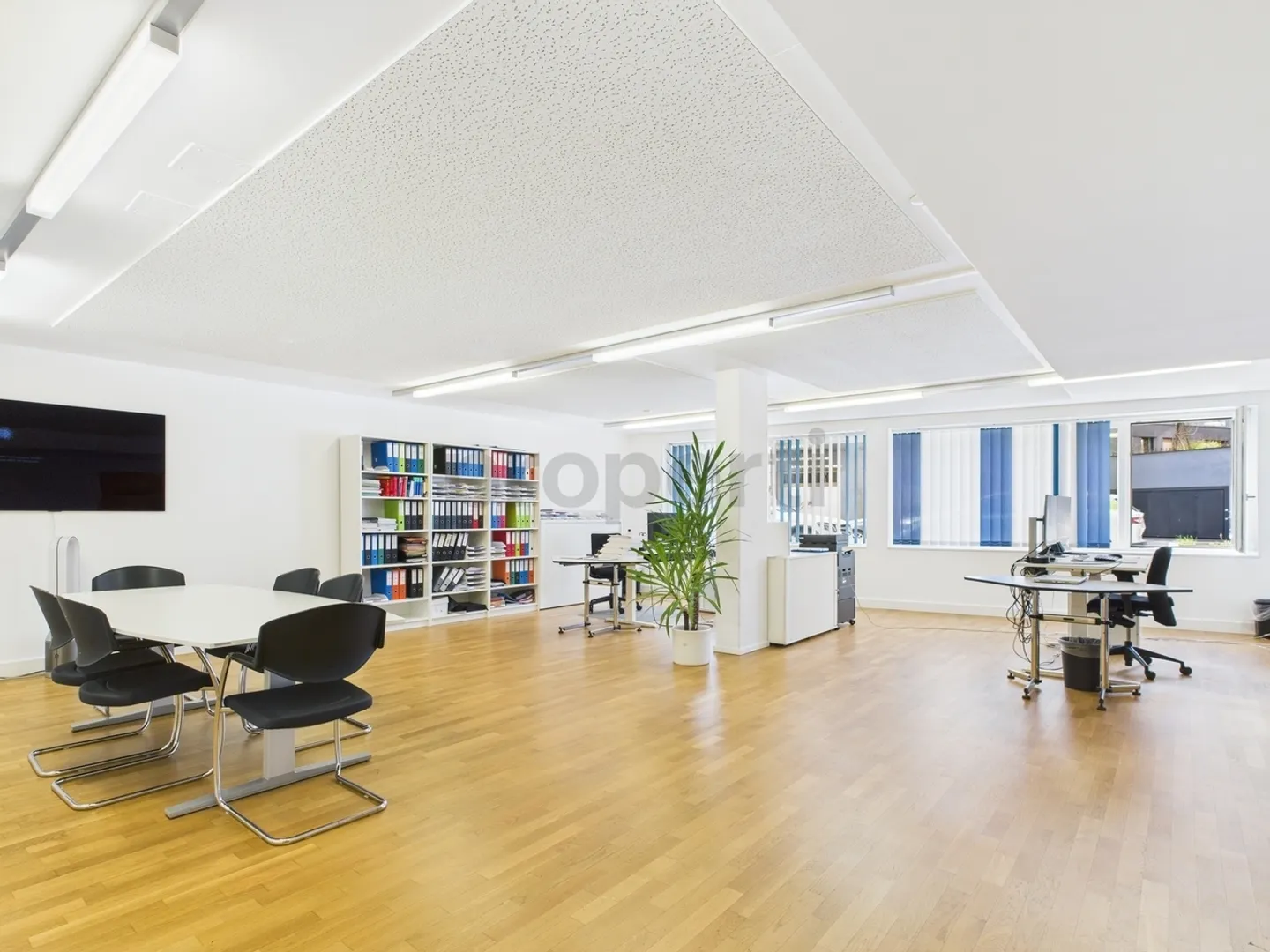 Bureaux lumineux dans un emplacement attrayant à Dietikon - Photo 1 sur 12