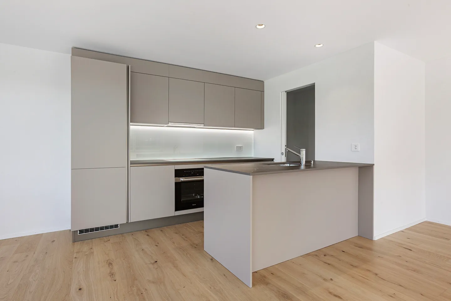 PPE Apartment - Photo 3 of 10