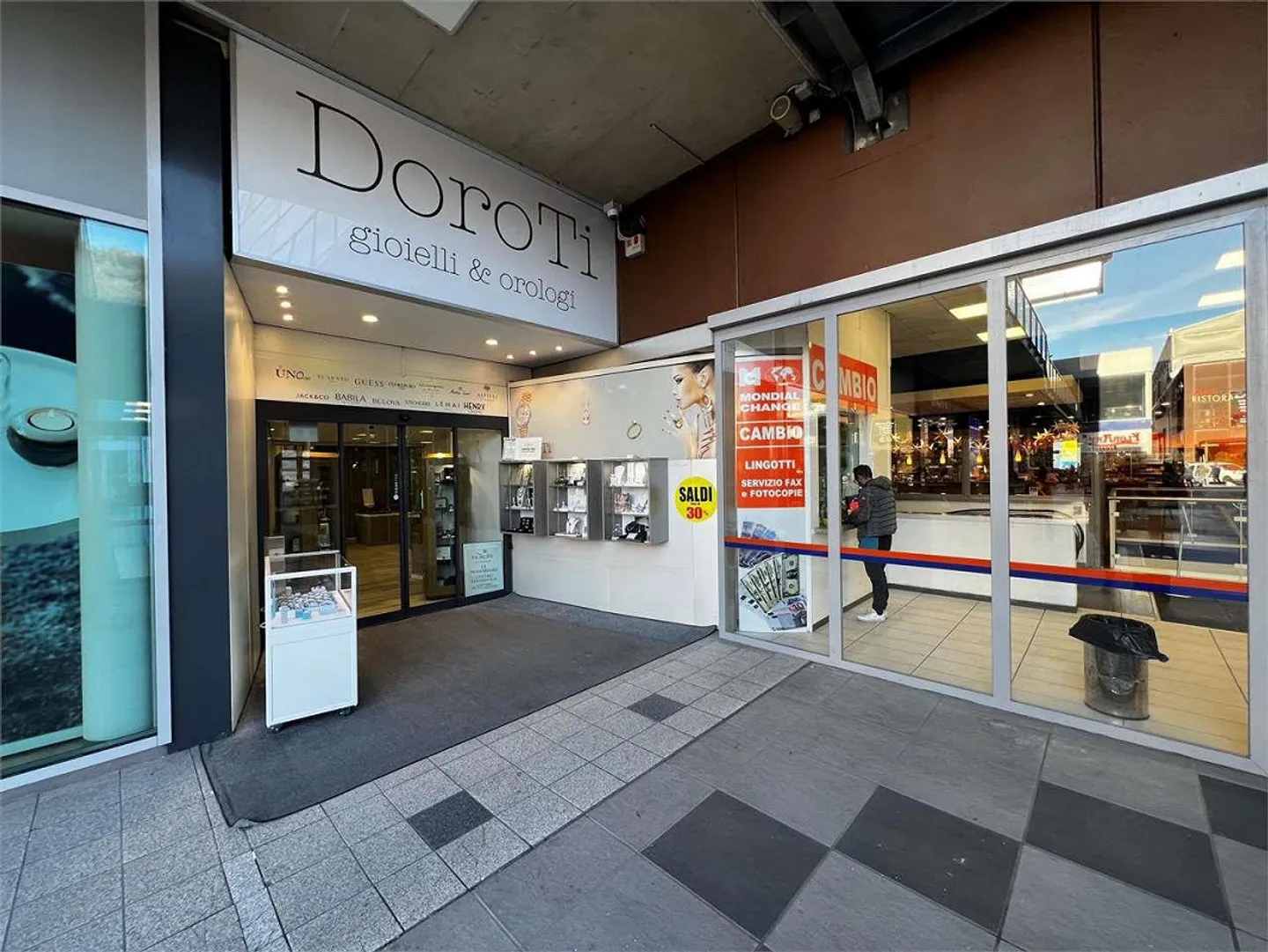 Réf. 2649 Grancia 1 - espace commercial à louer - Photo 2 sur 4