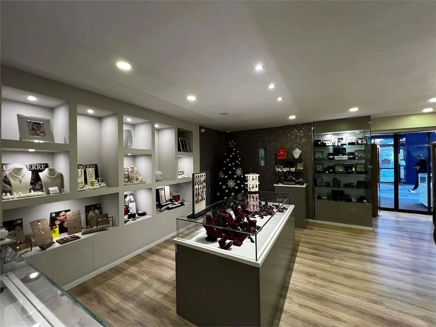 Réf. 2649 Grancia 1 - espace commercial à louer - Photo 3 sur 4