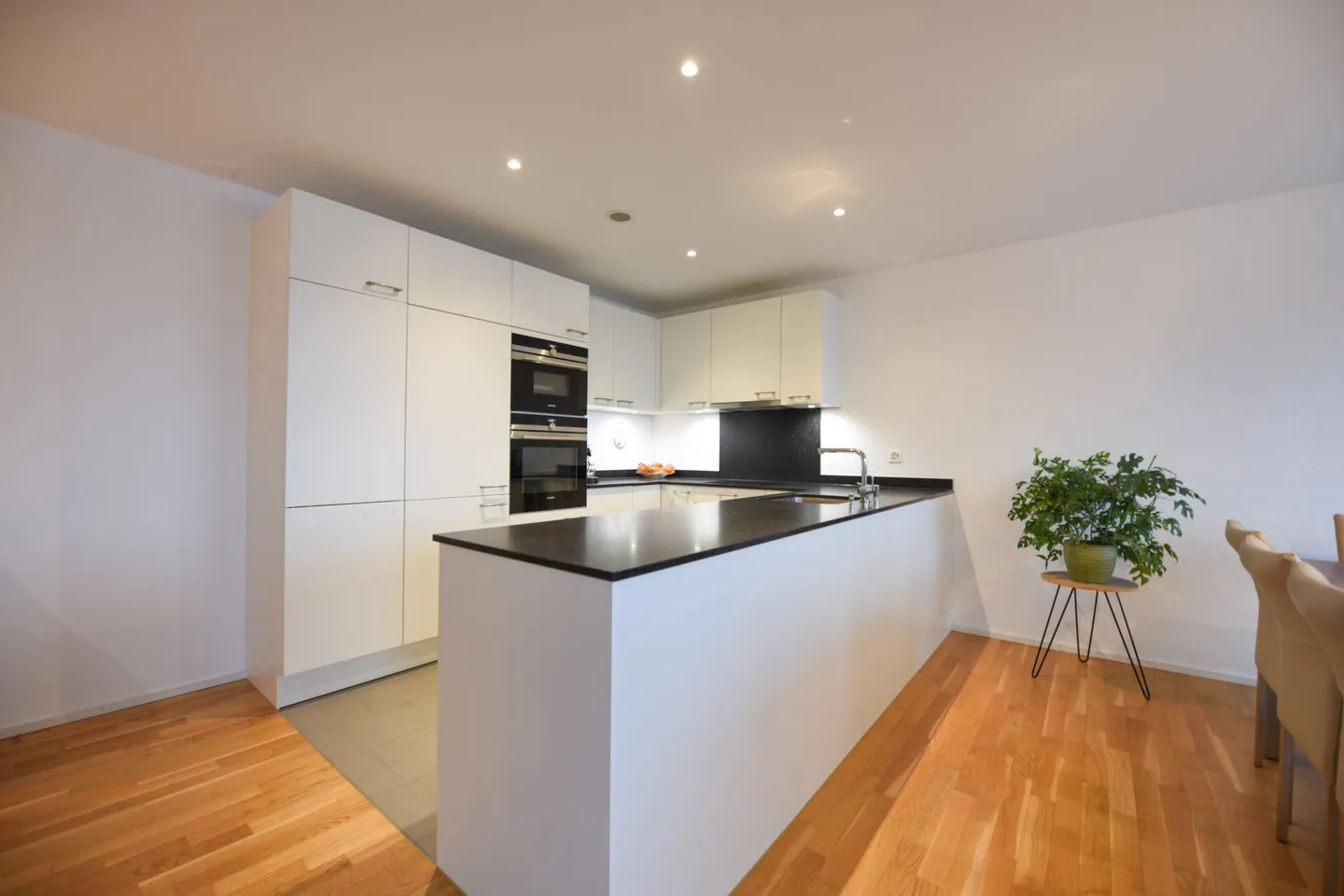 3.5-room penthouse apartment with balcony and panoramic view - Photo 1 of 7