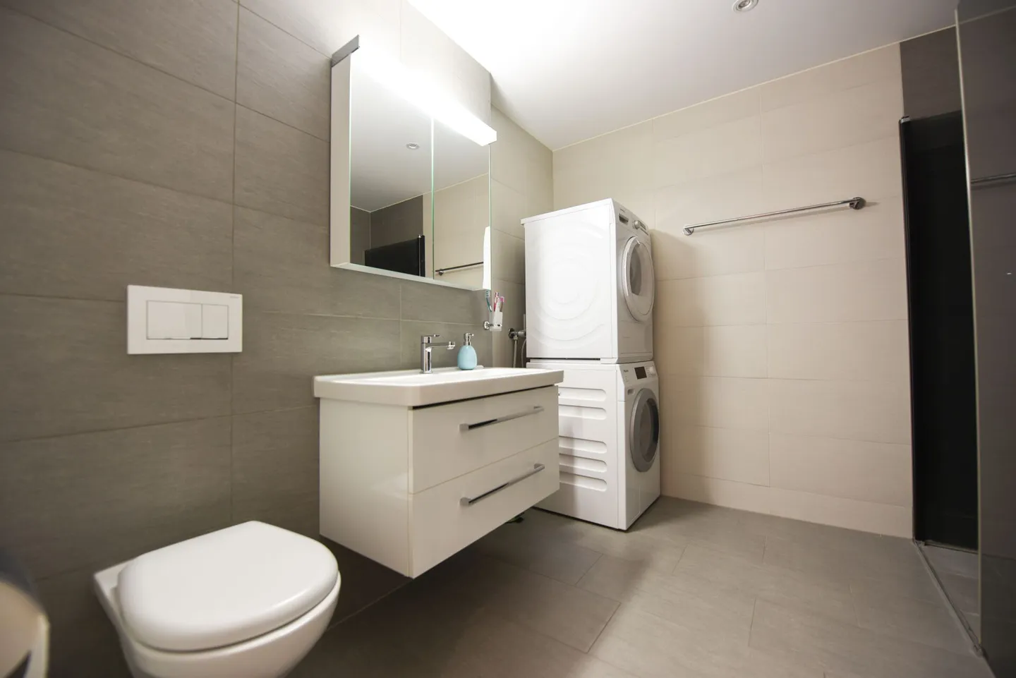 3.5-room penthouse apartment with balcony and panoramic view - Photo 4 of 7