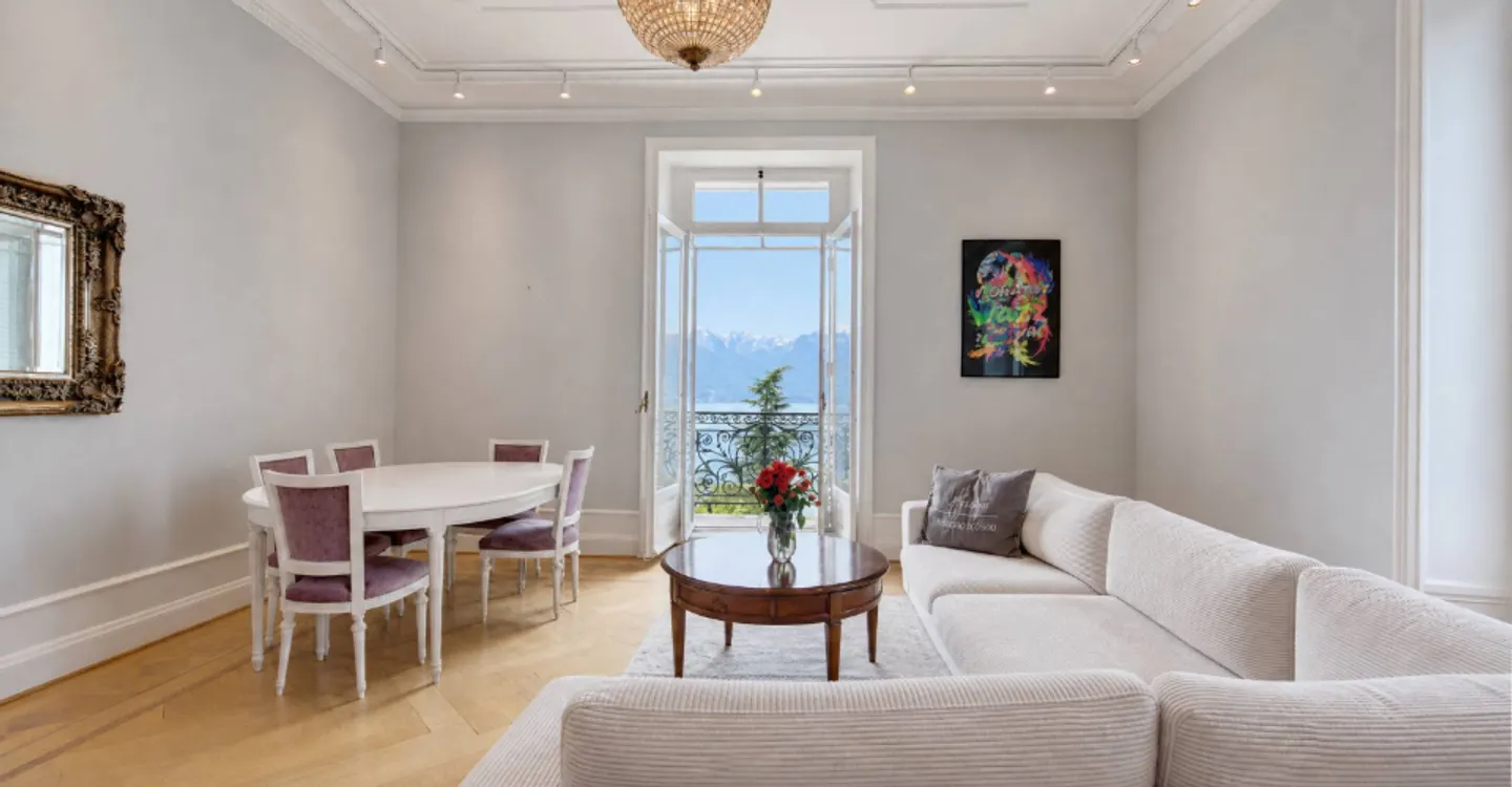 Un appartement de charme dans un ancien palace de la Riviera - Foto 1 di 4