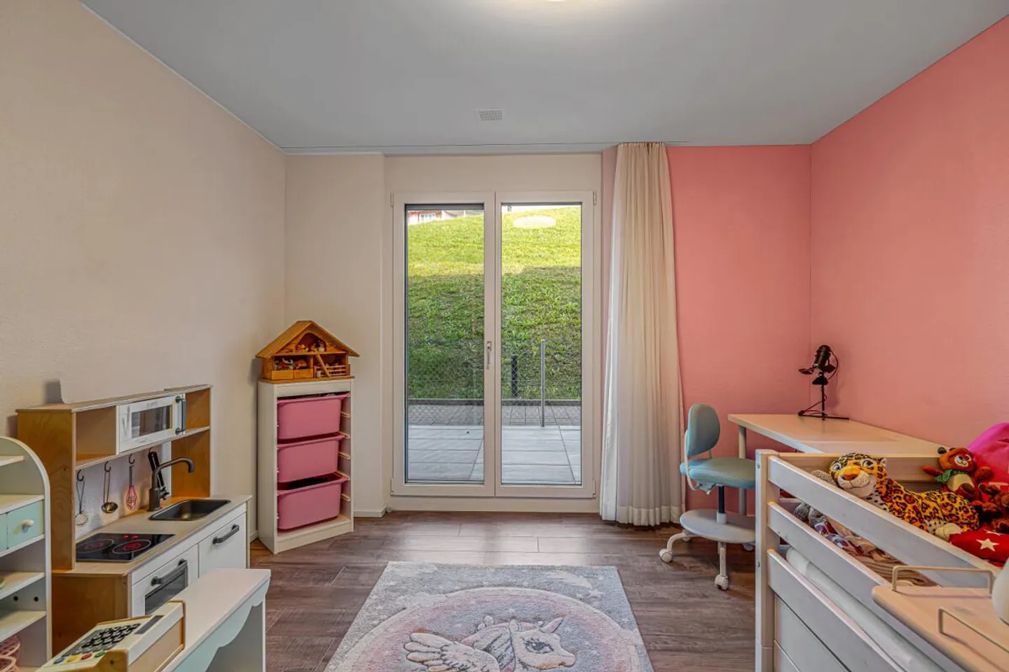 Light-flooded 5½-room apartment with idyllic garden oasis - Photo 10 of 13