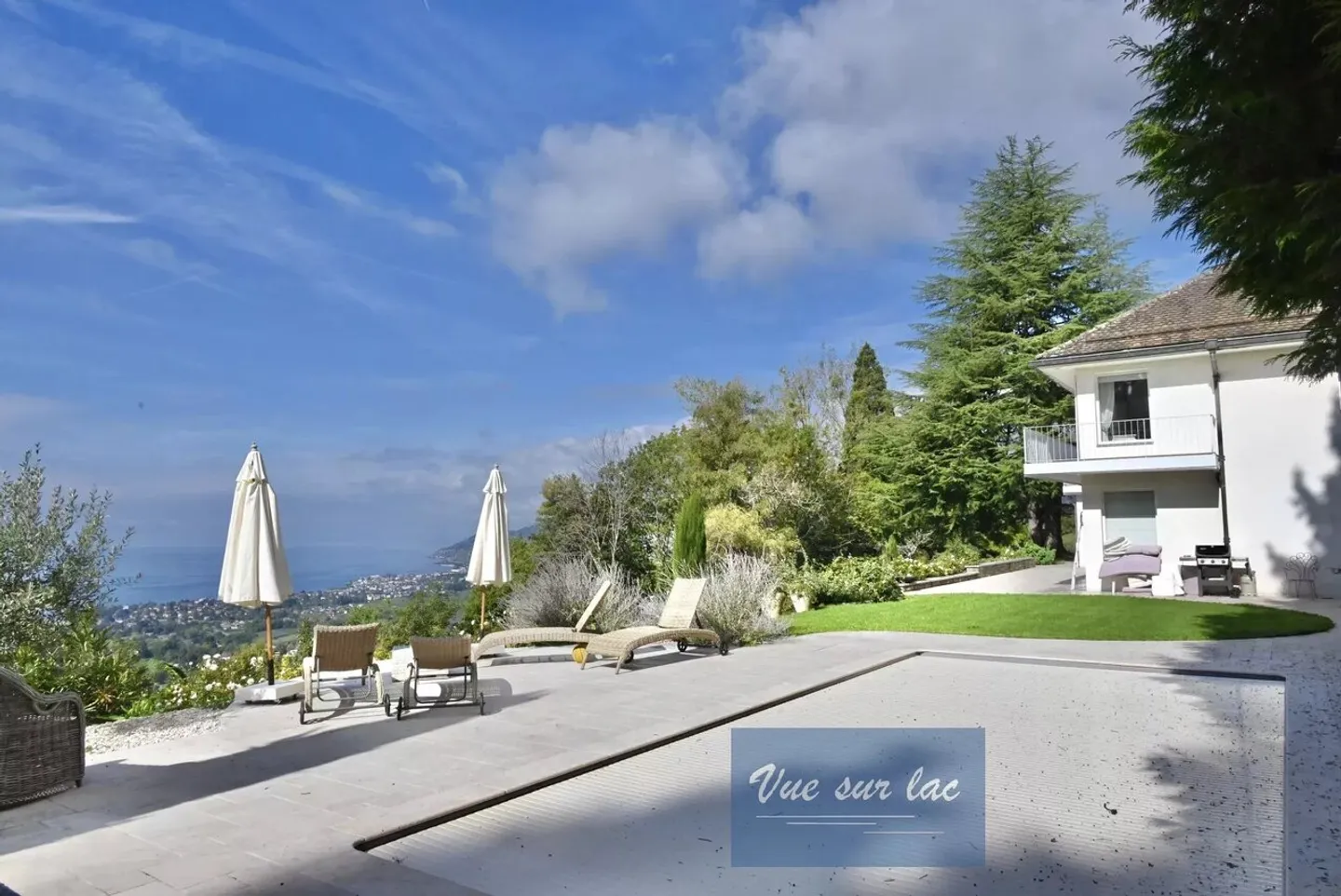 Panoramic villa with pool and pool house, large land - Photo 1 of 13