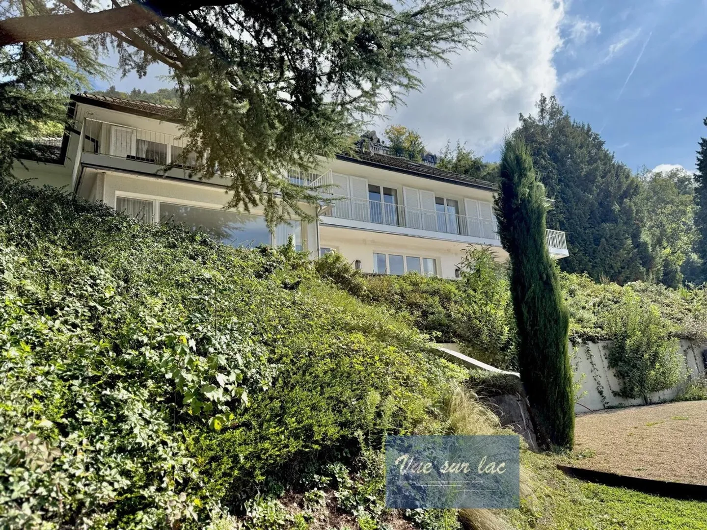 Panoramic villa with pool and pool house, large land - Photo 3 of 13