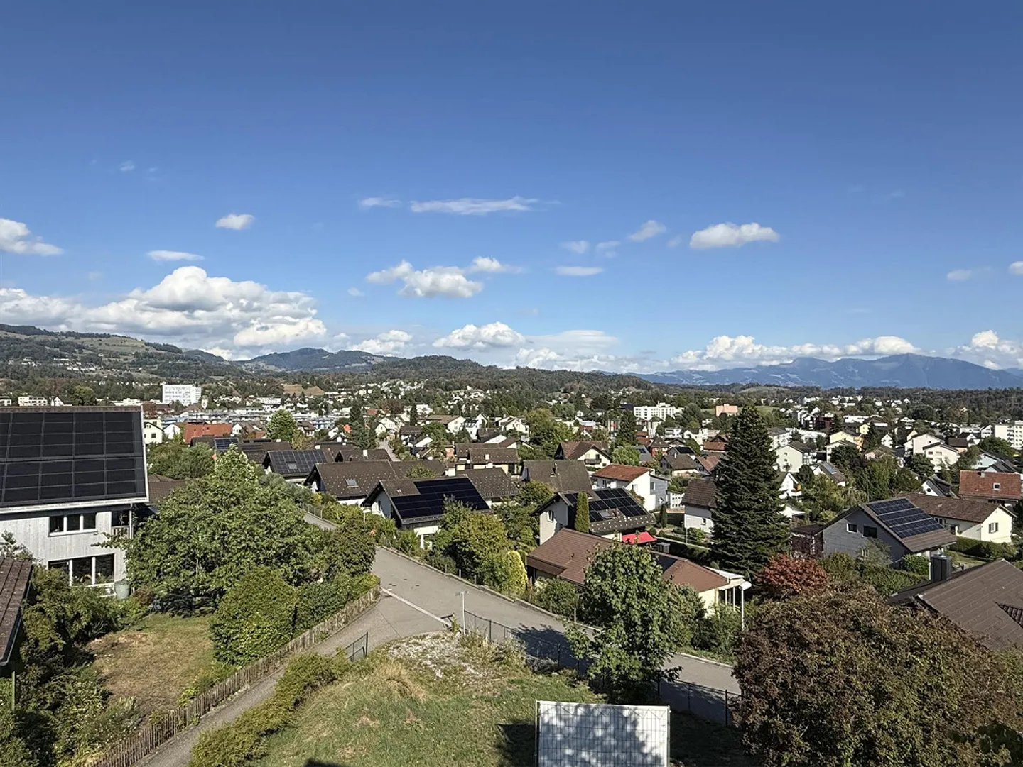 Ihr Rückzugsort: 3.5-Zi-Wohnung, ruhig gelegen und doch zentral - Foto 1 di 8