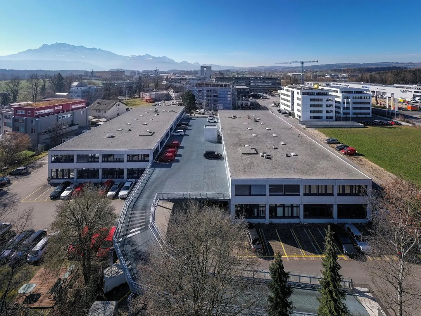 Gewerbe- und Lagerraum im Erdgeschoss, 119 m2 mit Falttor - Foto 1 von 4