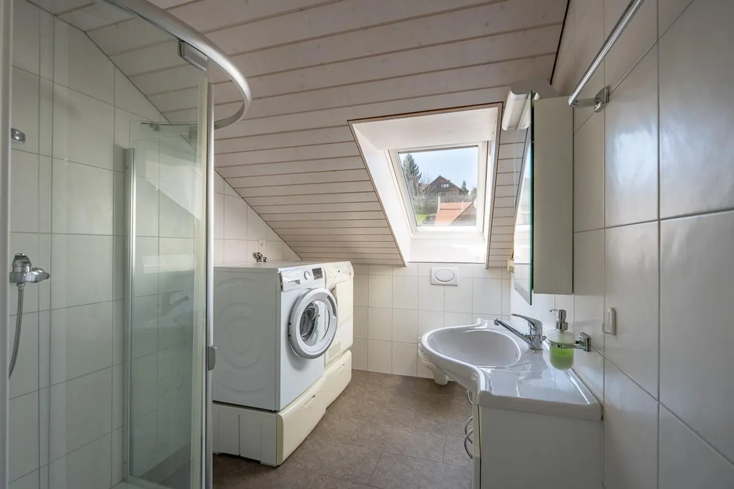 5.5-Room Penthouse in the Middle of Gais - Photo 9 of 11