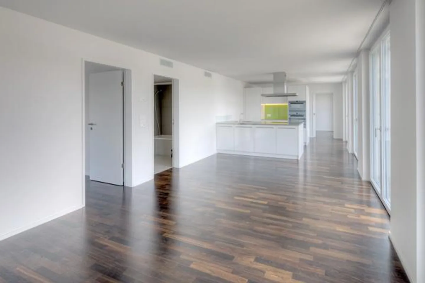 Modern Apartment with Terrace - Photo 3 of 12