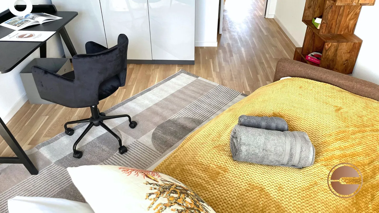 Urban Chic Penthouse Living - Photo 21 of 22