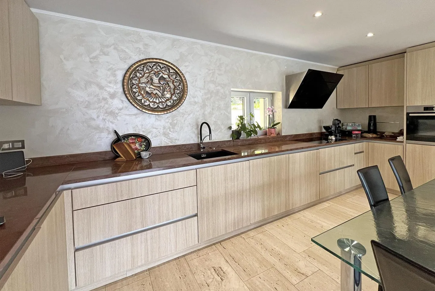 Dachgeschoss-Wohnung mit 4 Zimmern, Dachterrasse und Seeblick in Collina d'Oro - Foto 1 von 10