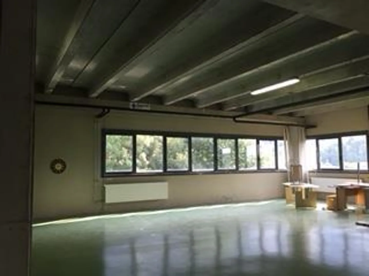 BUREAUX / LABORATOIRE DE 1 800 M². AVEC TERRAIN DE 2 800 M² - Photo 3 sur 6