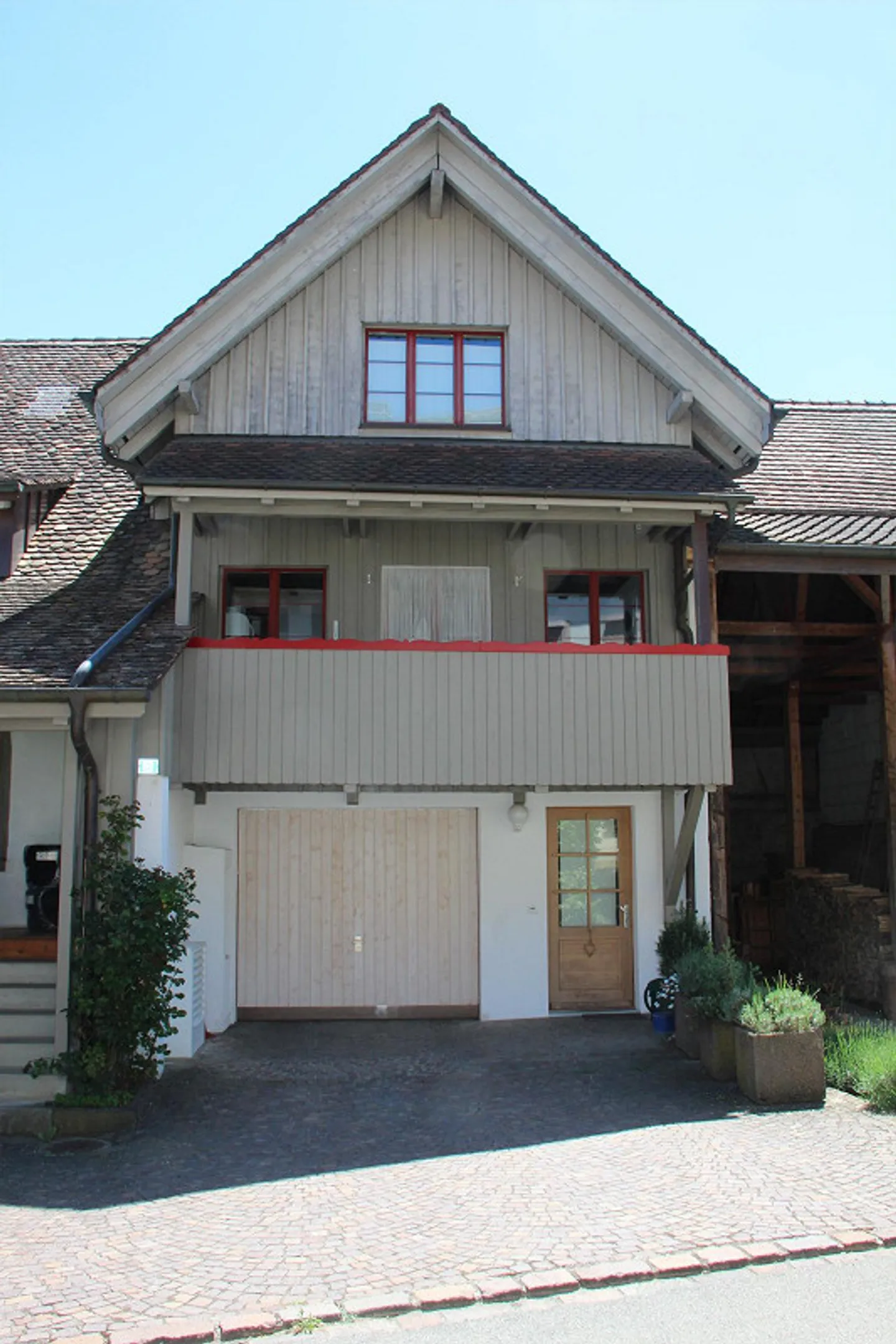 Detached single-family house with single garage and own heat pump - Photo 1 of 24