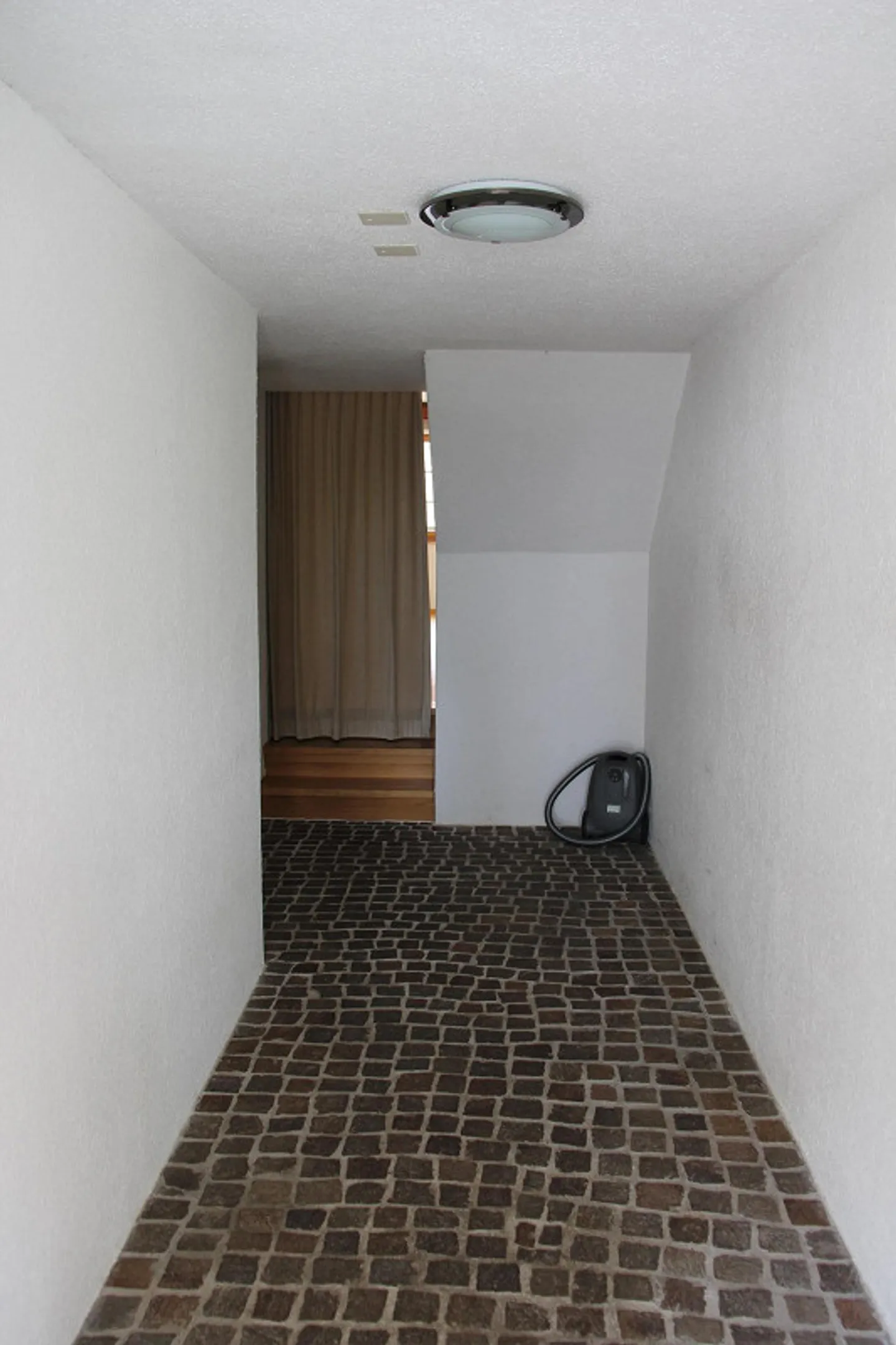 Detached single-family house with single garage and own heat pump - Photo 3 of 24