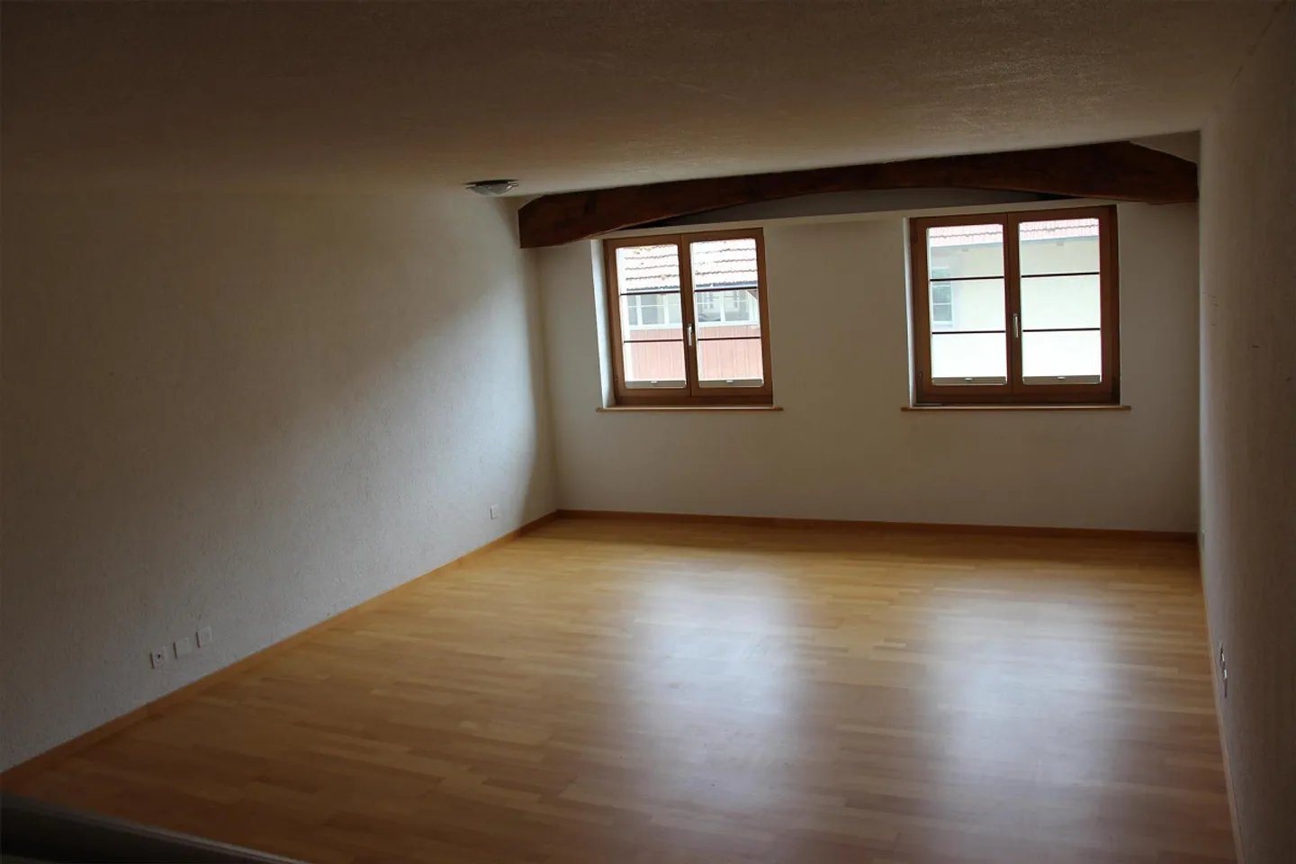 Detached single-family house with single garage and own heat pump - Photo 4 of 24